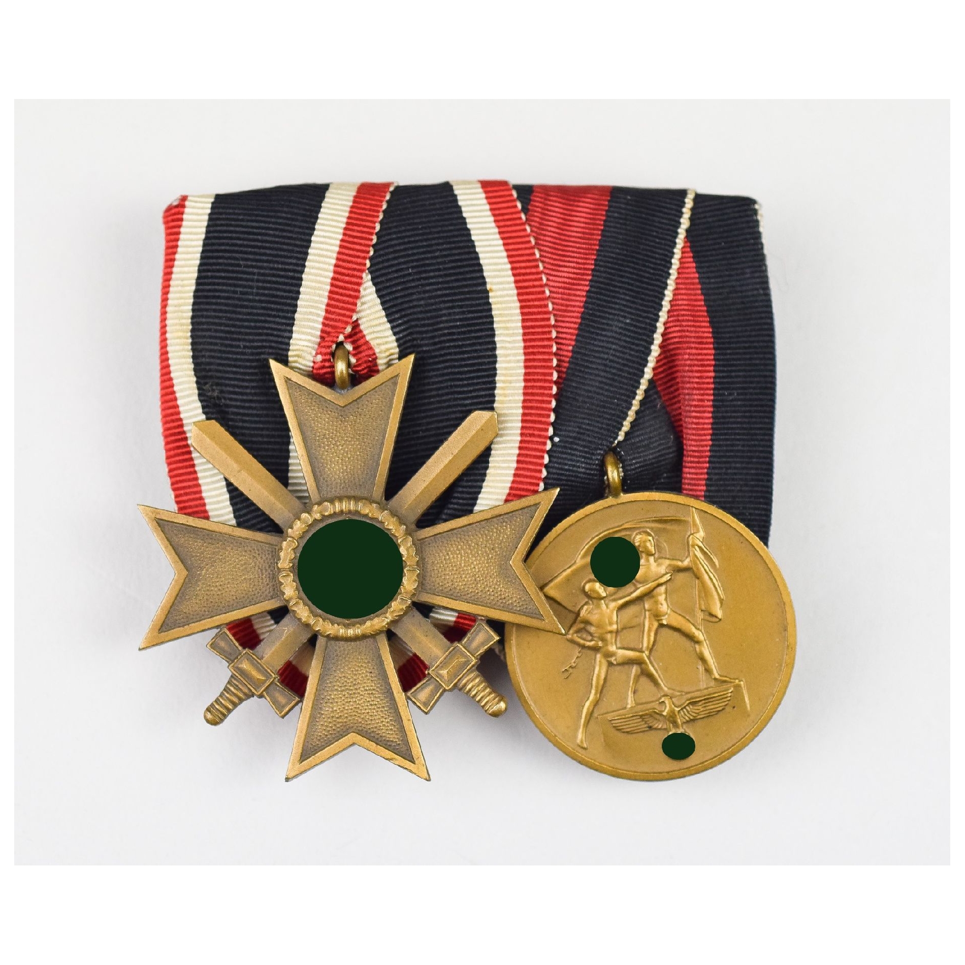 2er Ordensspange der Wehrmacht Kriegsverdienstkreuz 2.Klasse mit Schwertern & Oktober Medaille