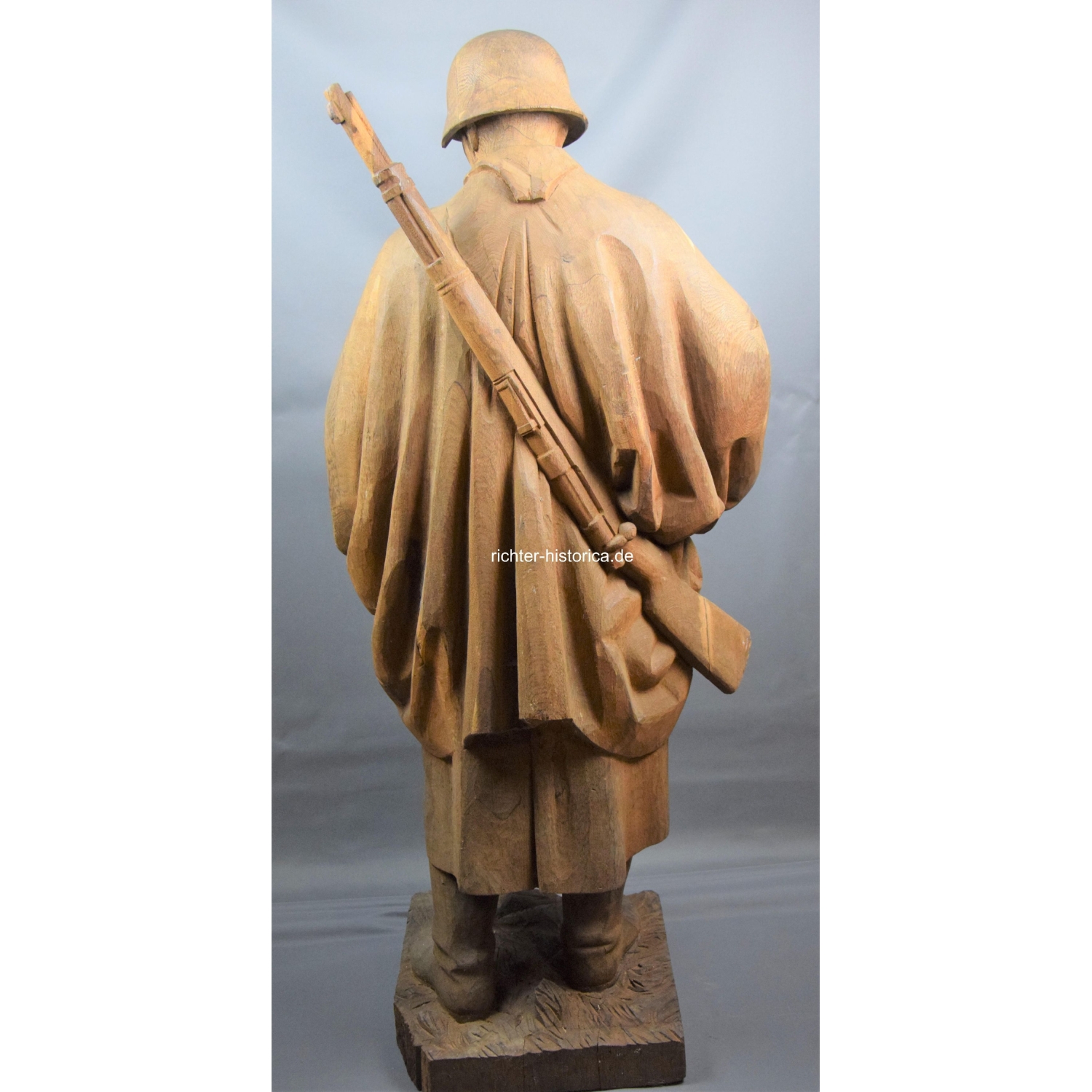 Eindrucksvolle Wehrmacht Skulptur Soldat mit Spaten, 138cm groß(!)