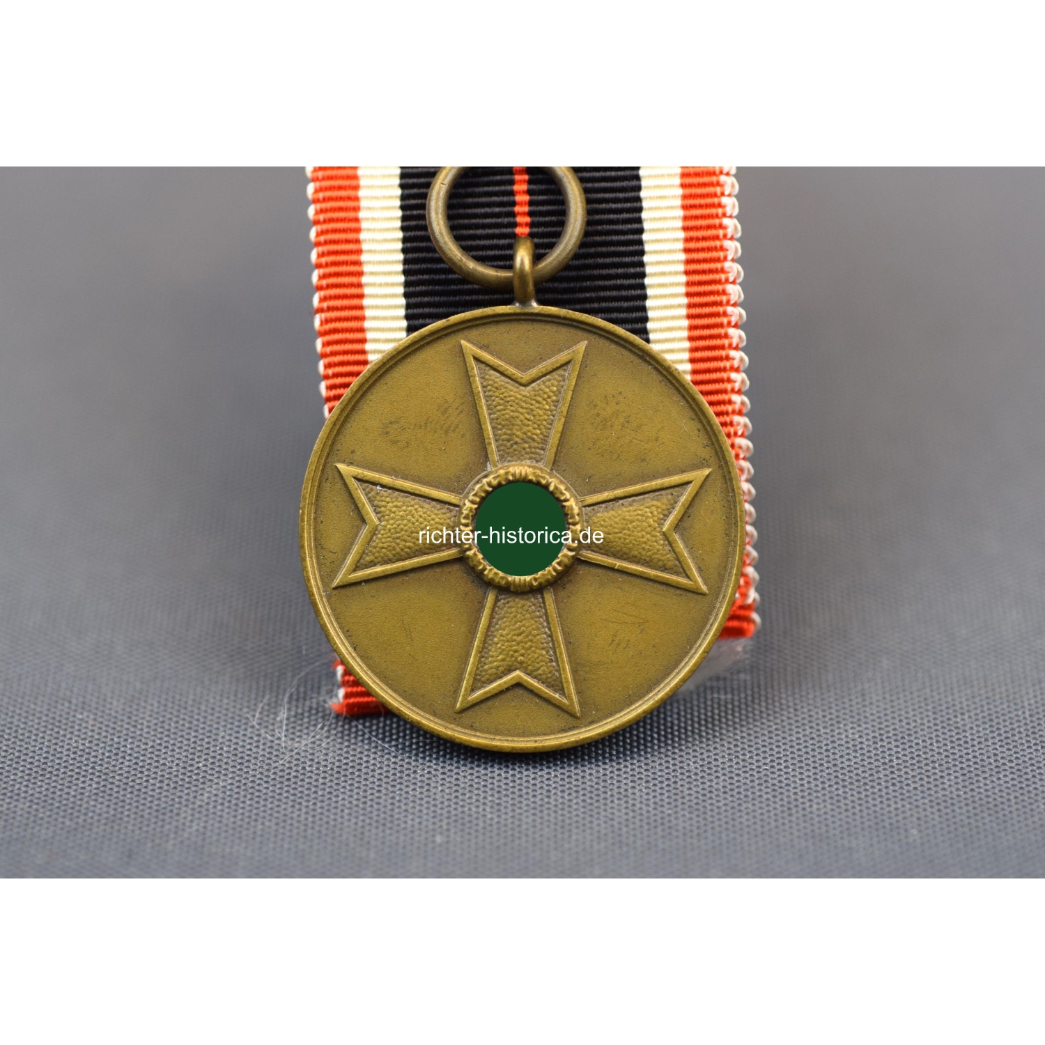 Kriegsverdienst-Medaille 1939 in Wickelpapier mit Tüte