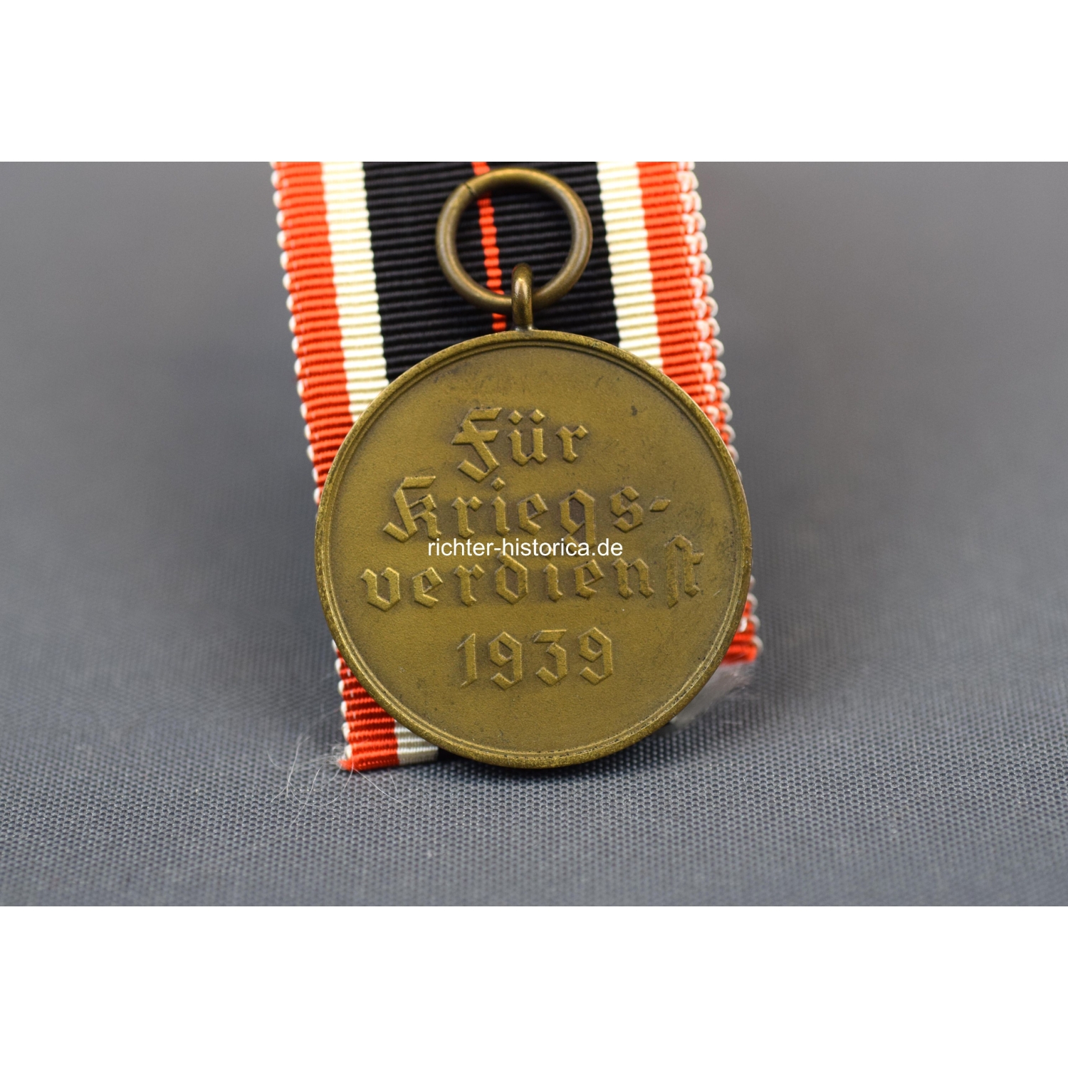 Kriegsverdienst-Medaille 1939 in Wickelpapier mit Tüte