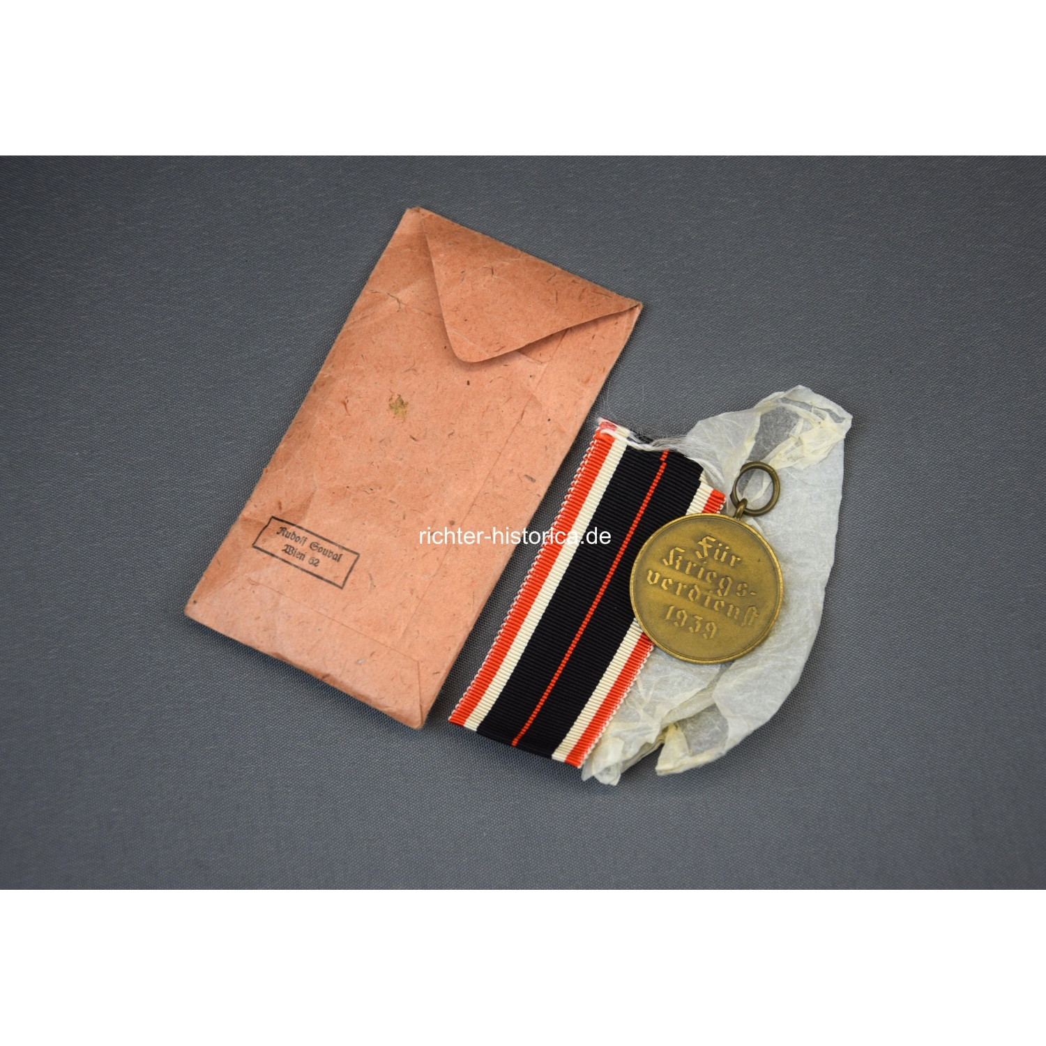 Kriegsverdienst-Medaille 1939 in Wickelpapier mit Tüte