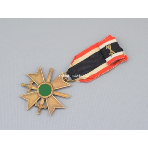 Kriegsverdienstkreuz 2.Klasse 1939 mit Schwertern mit Bandspange, Herst. 90