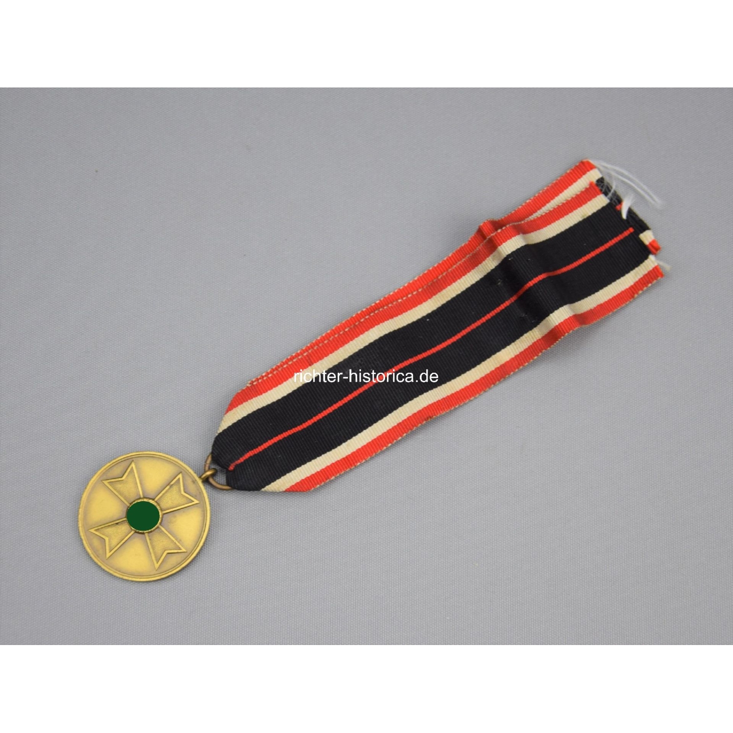 Kriegsverdienst-Medaille 1939 am Band