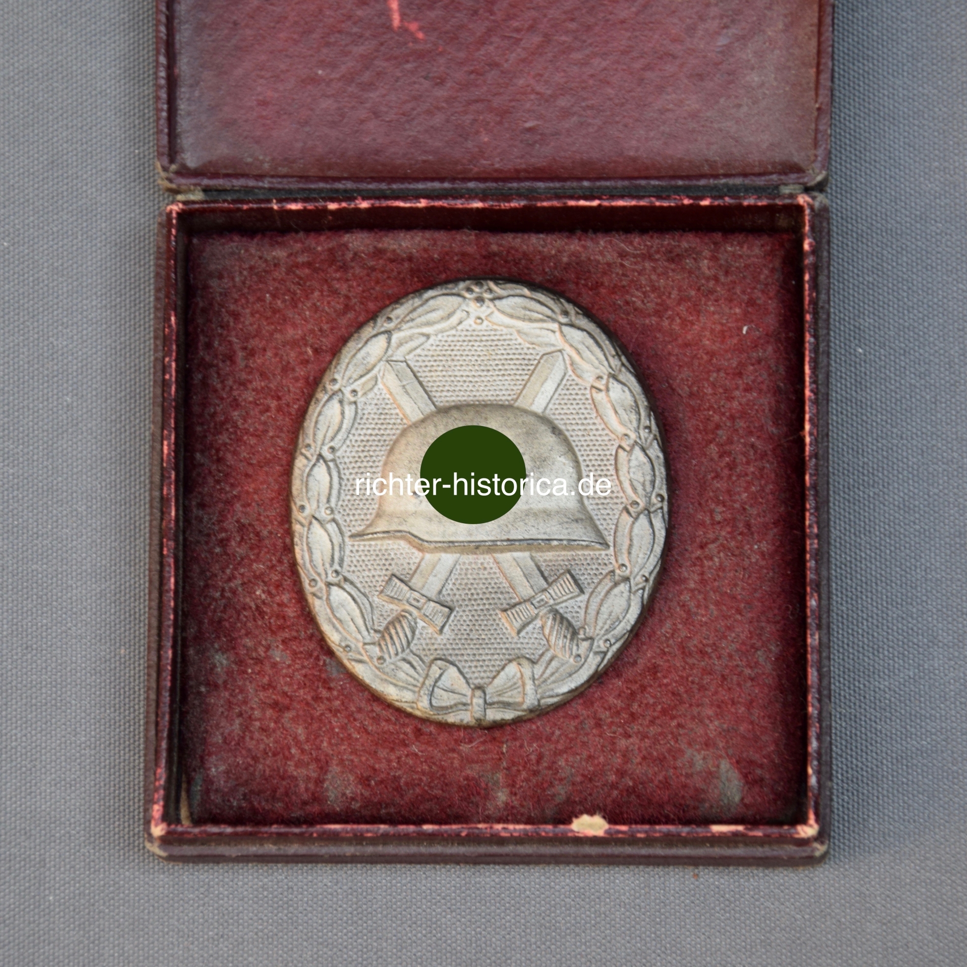Verwundetenabzeichen in Silber mit Verleihungsschachtel