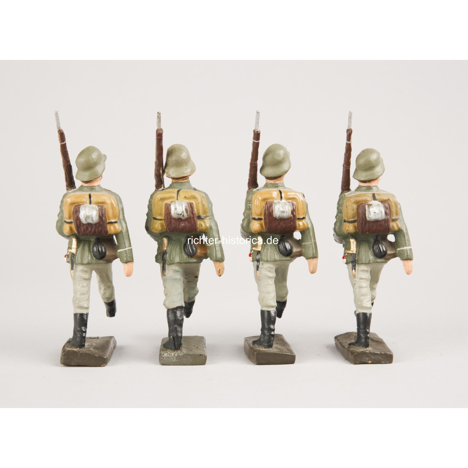 4 Lineol Figuren der Wehrmacht im Stechschritt