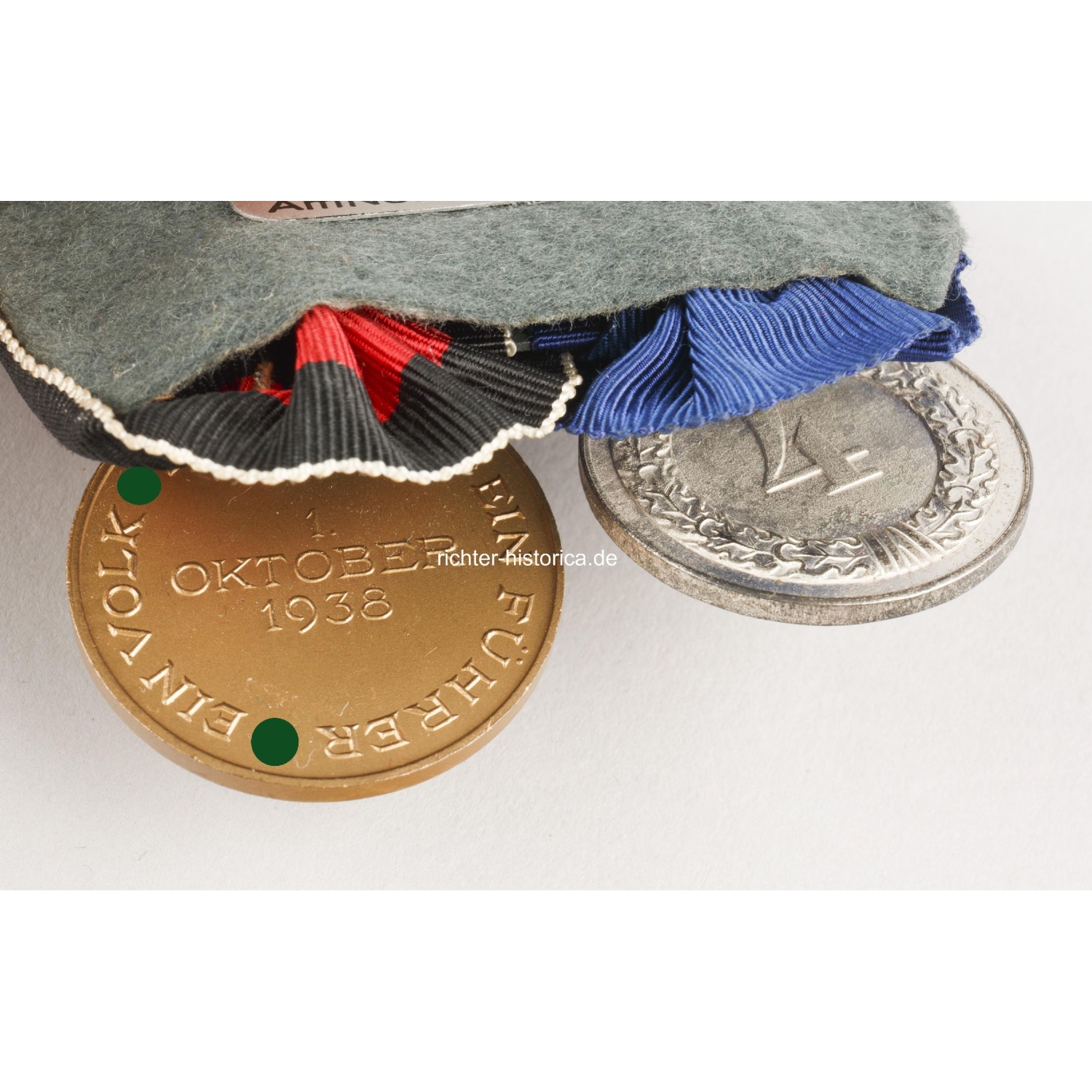 2er Ordensspange Dienstauszeichnung für 4 Jahre mit Oktober Medaille, W. Sedlatzek Zustand 1