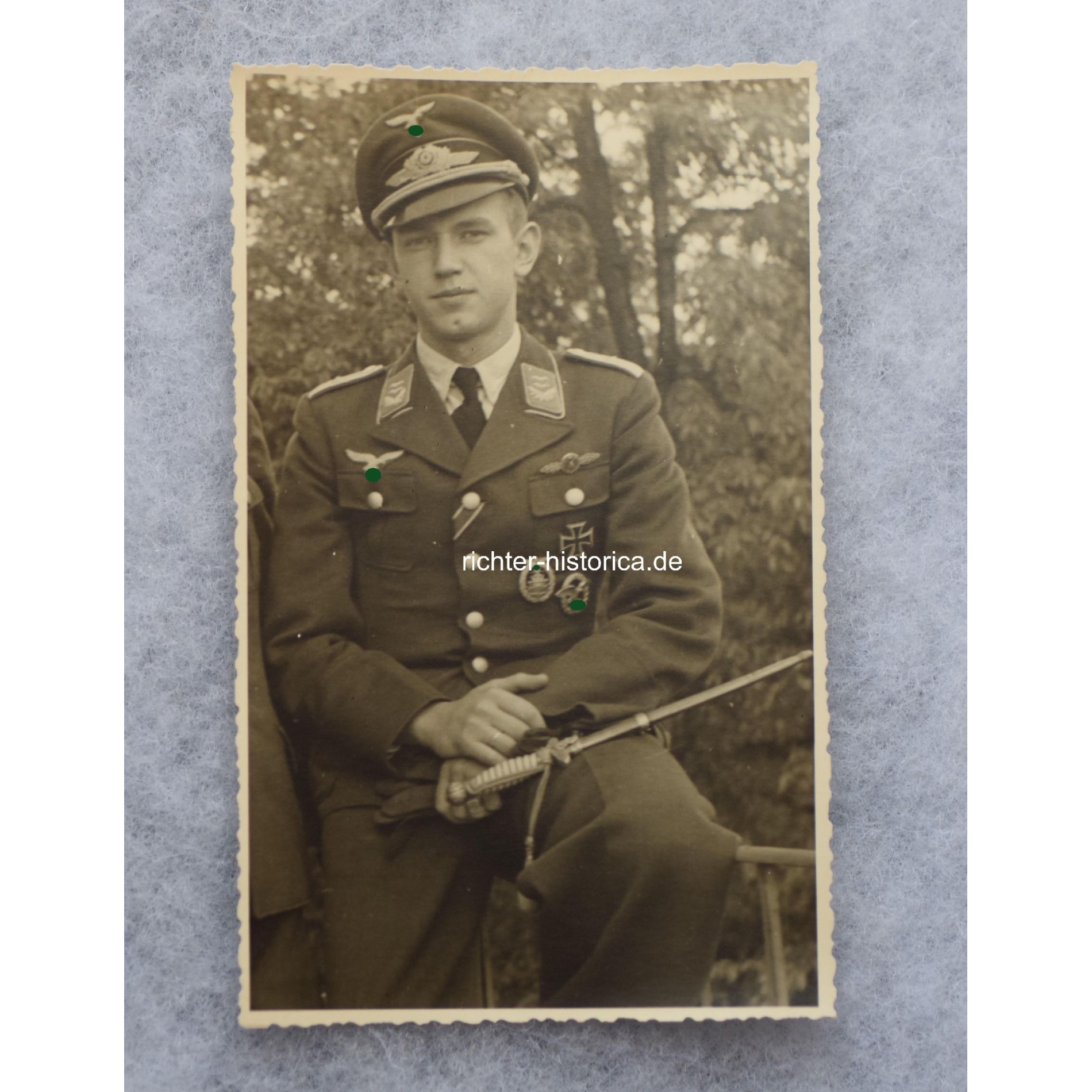 Portrait Foto eines Offiziers der Luftwaffe mit mehreren Auszeichnungen