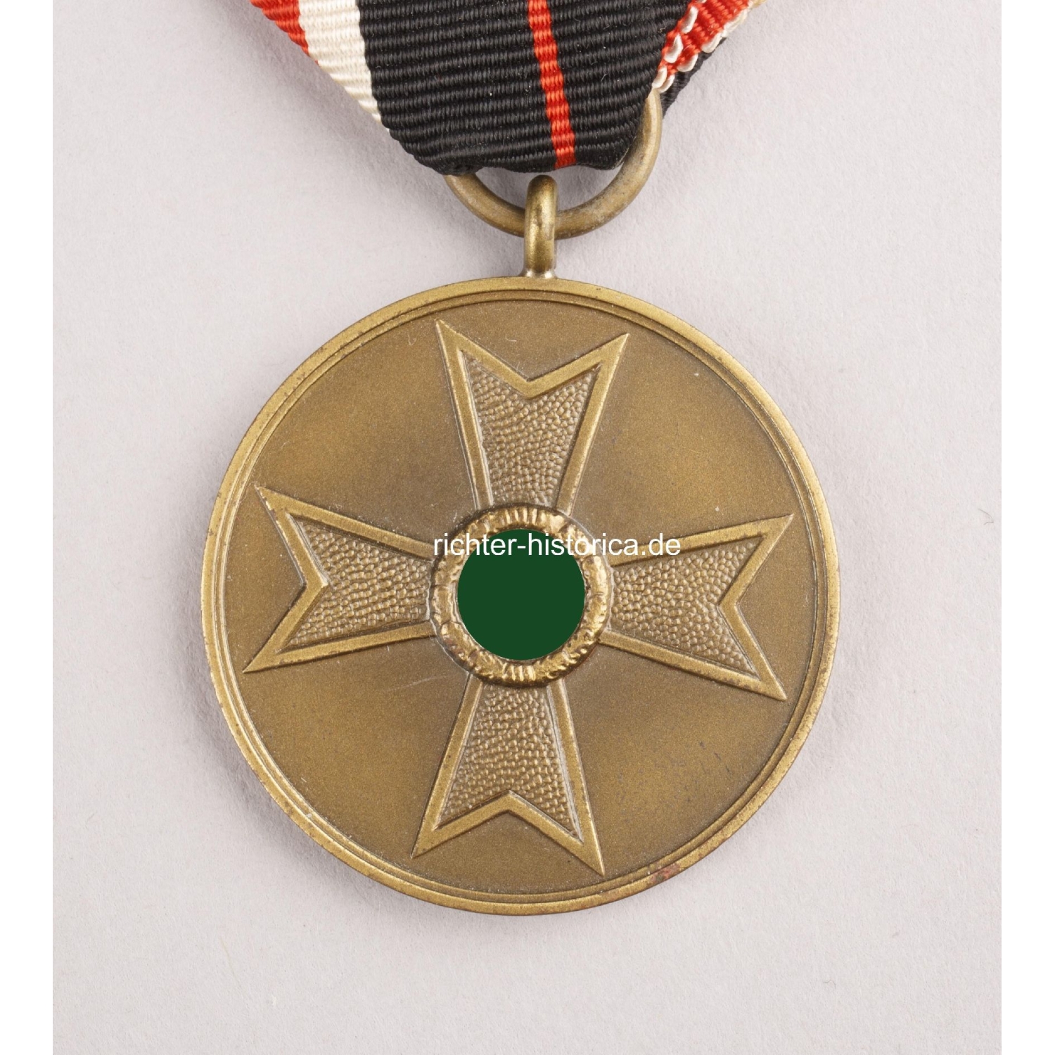 Kriegsverdienst-Medaille 1939 Am Band