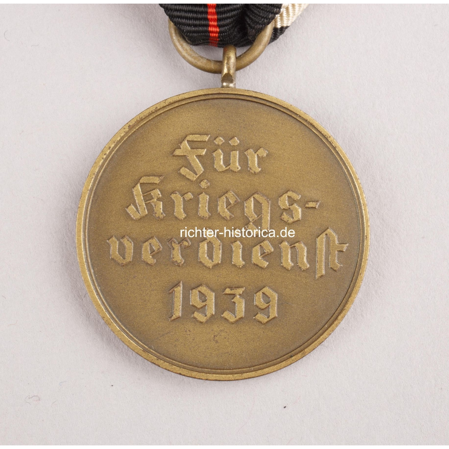 Kriegsverdienst-Medaille 1939 Am Band