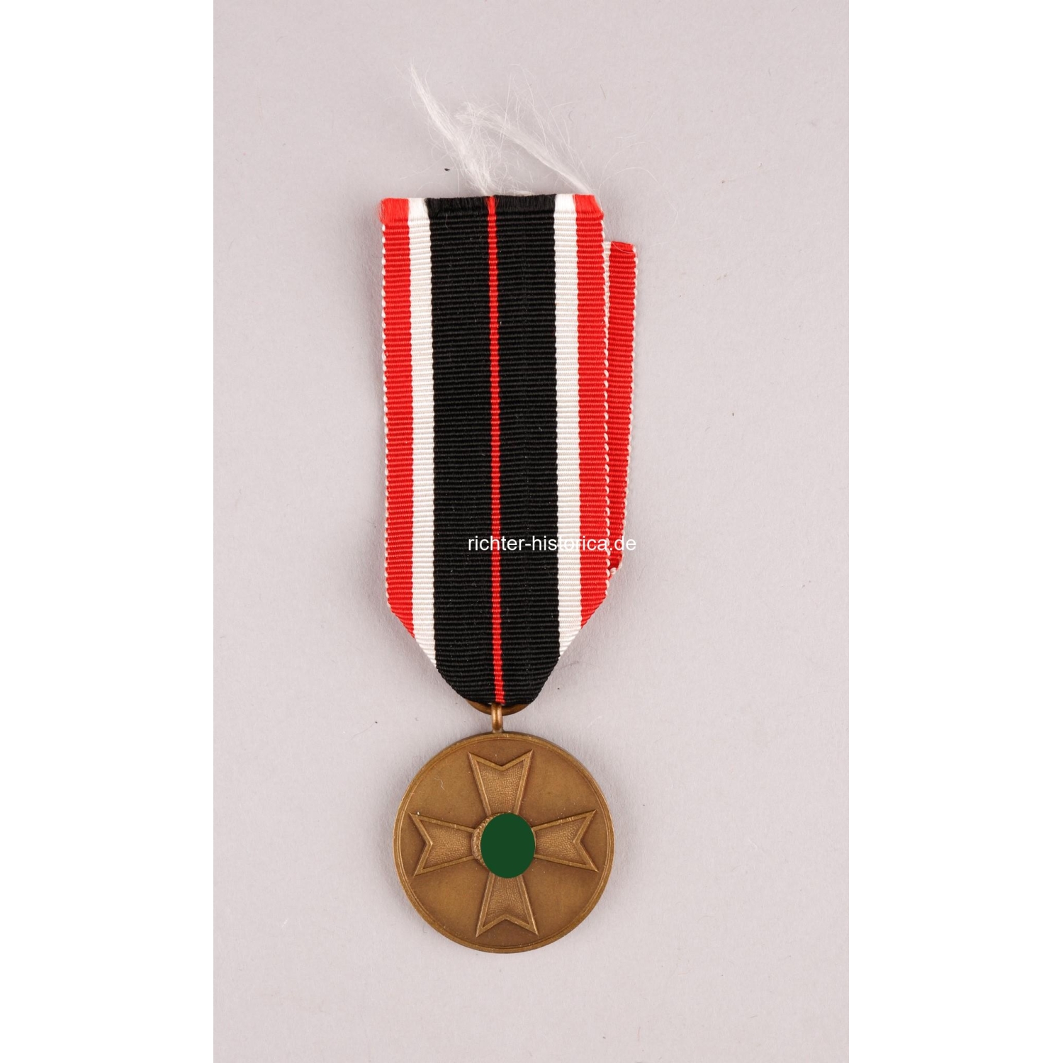 Kriegsverdienst-Medaille 1939 Am Band