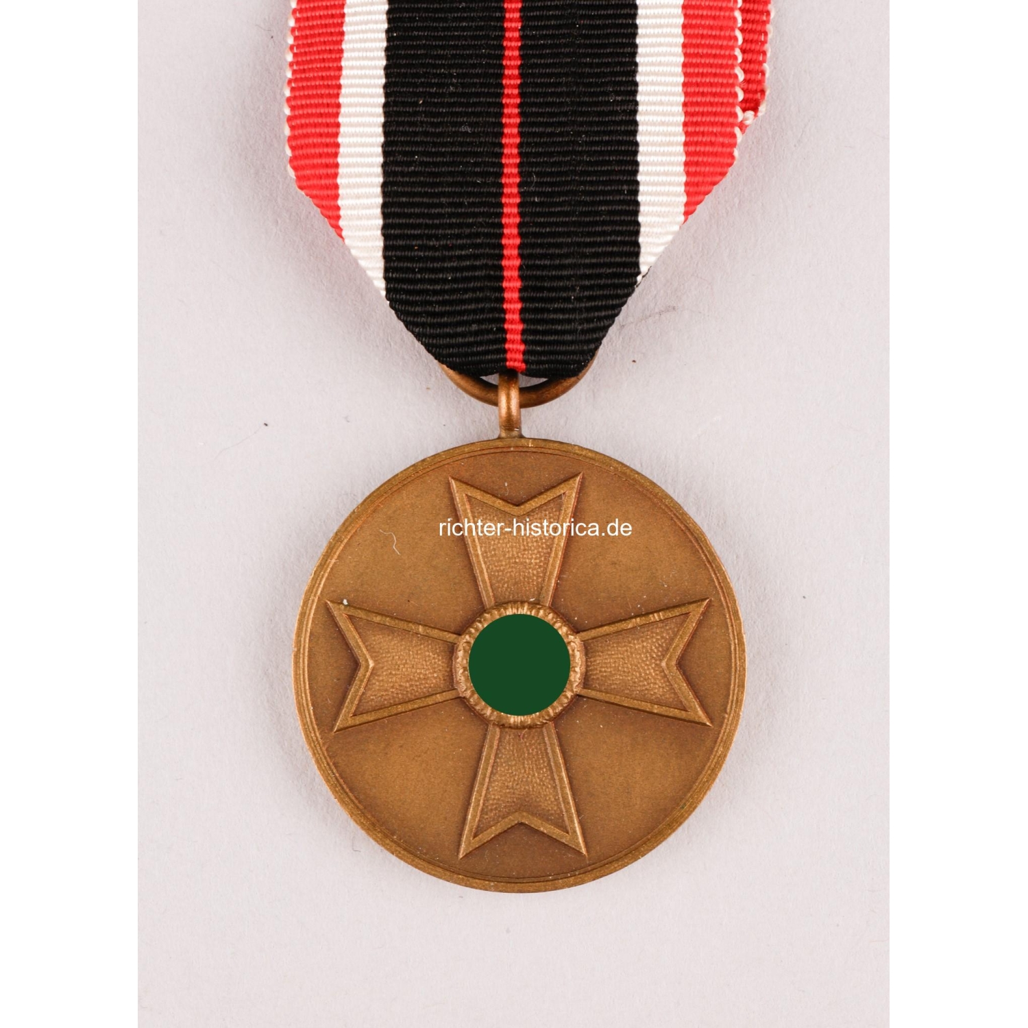 Kriegsverdienst-Medaille 1939 Am Band