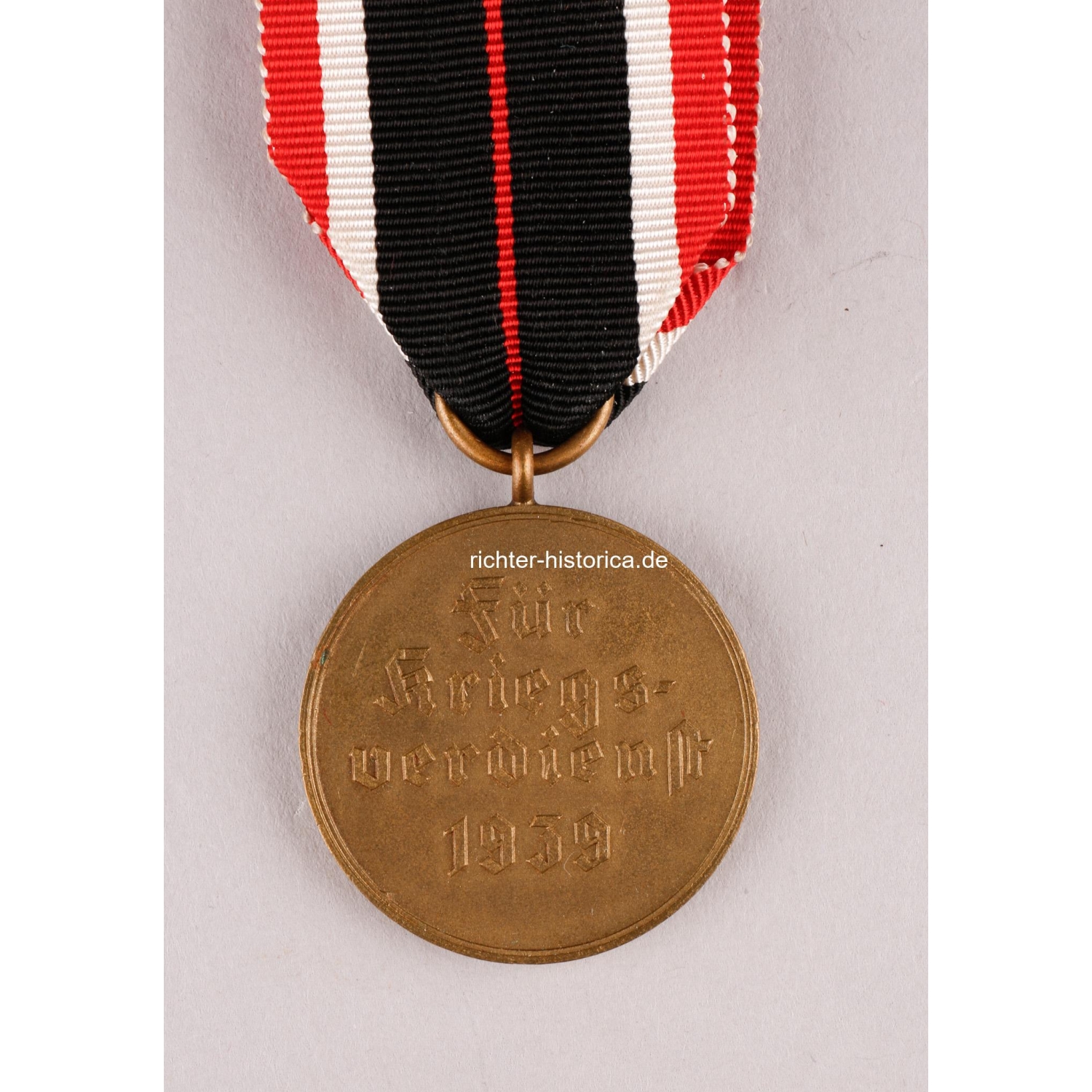 Kriegsverdienst-Medaille 1939 Am Band