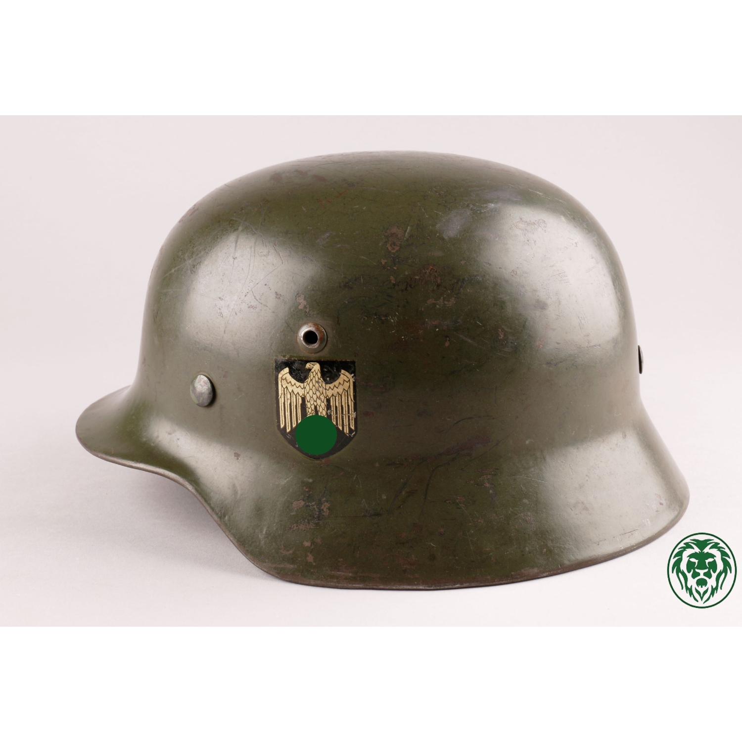 M35 Stahlhelm der Wehrmacht ET66 in Apfelgrün, 2 Embleme