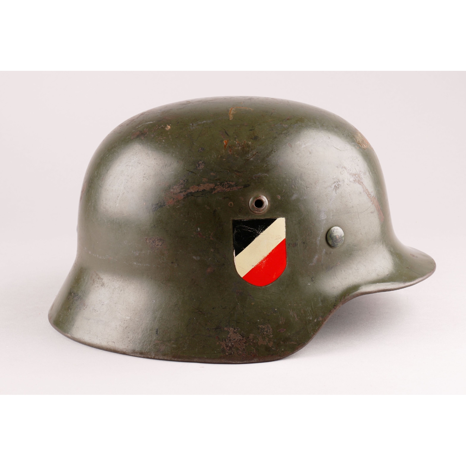 M35 Stahlhelm der Wehrmacht ET66 in Apfelgrün, 2 Embleme