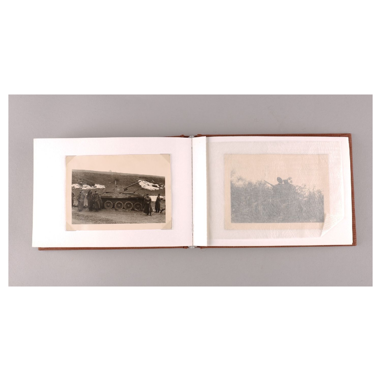 Frühes Wehrmacht Panzer Fotoalbum mit Panzerschutzmützen u. Grab von Ritterkreuzträger Peter P. Plinzner