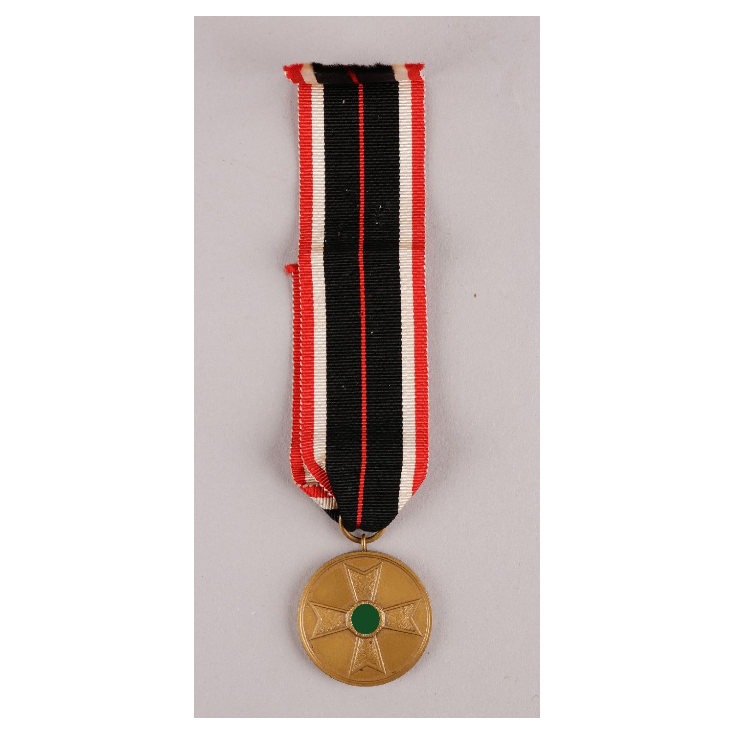 Kriegsverdienstmedaille 1939 am Verleihungsband