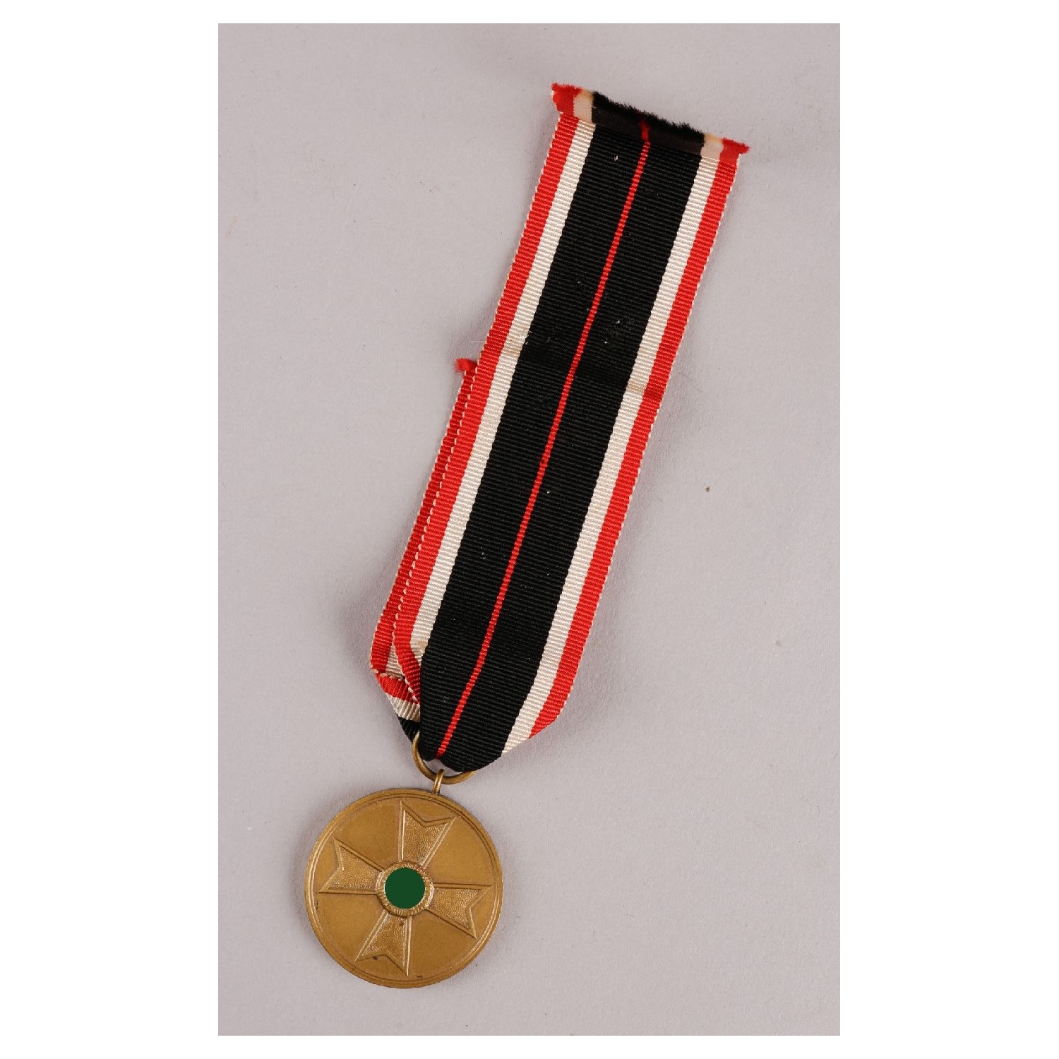 Kriegsverdienstmedaille 1939 am Verleihungsband