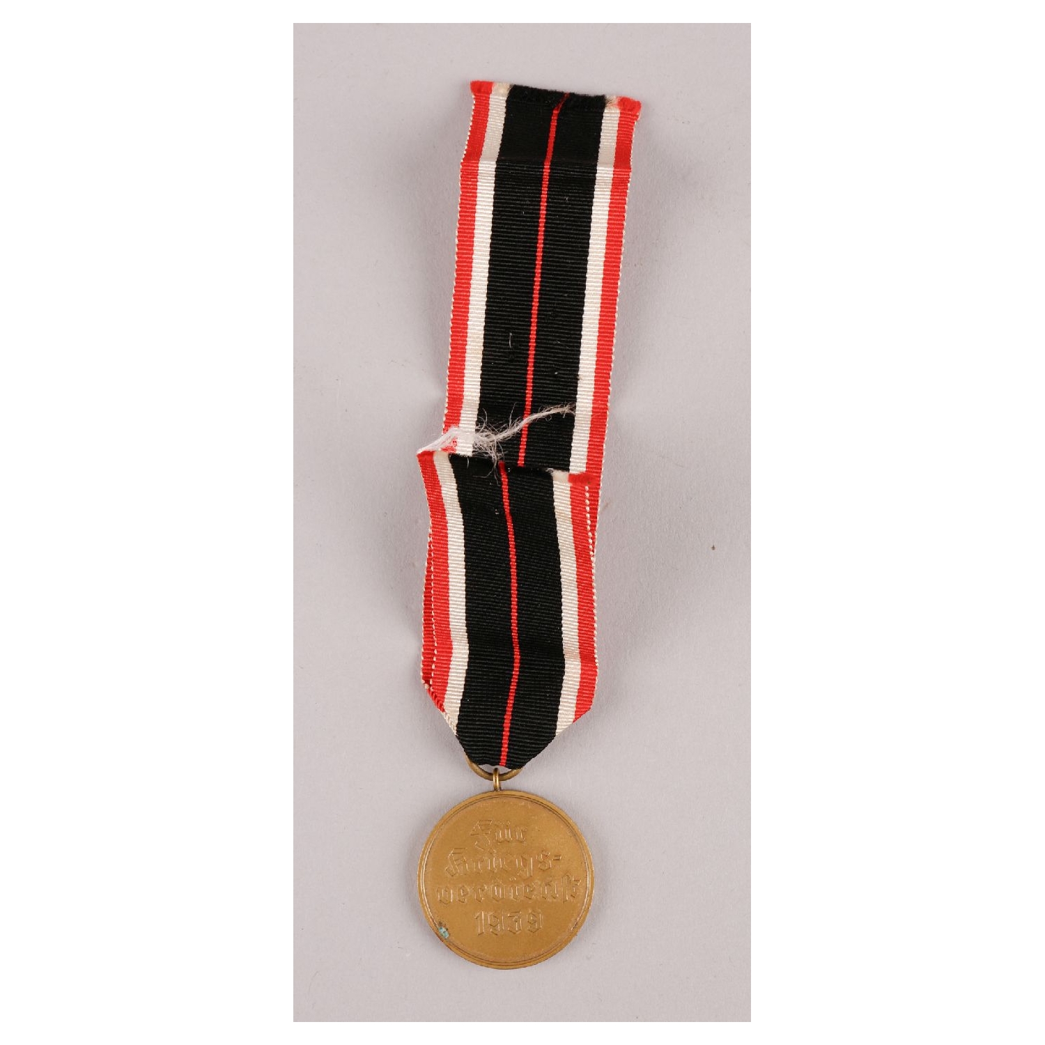 Kriegsverdienstmedaille 1939 am Verleihungsband