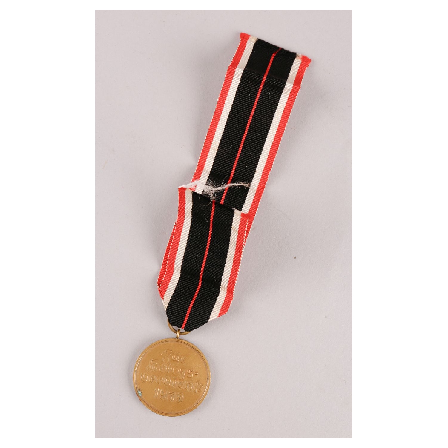 Kriegsverdienstmedaille 1939 am Verleihungsband