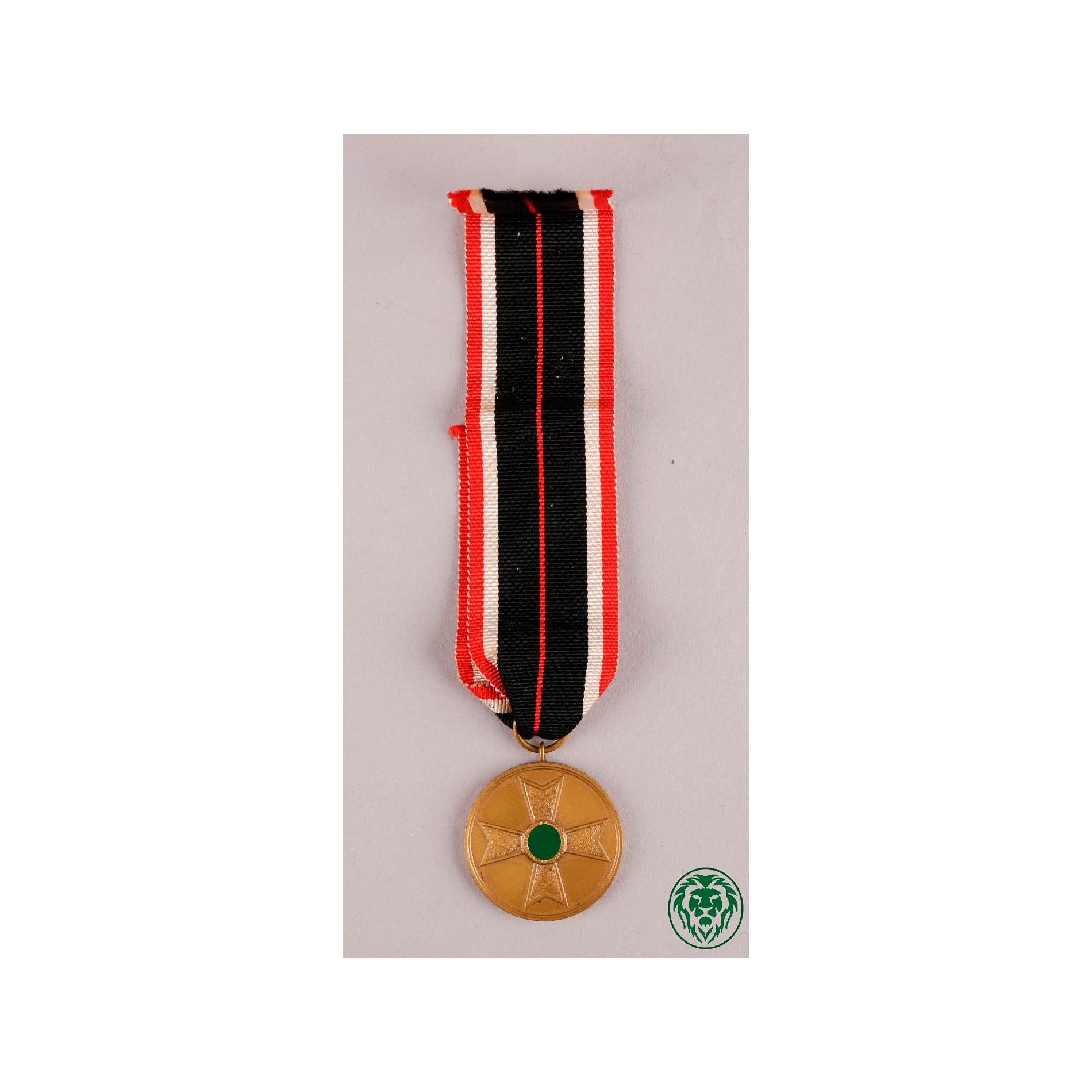 Kriegsverdienstmedaille 1939 am Verleihungsband