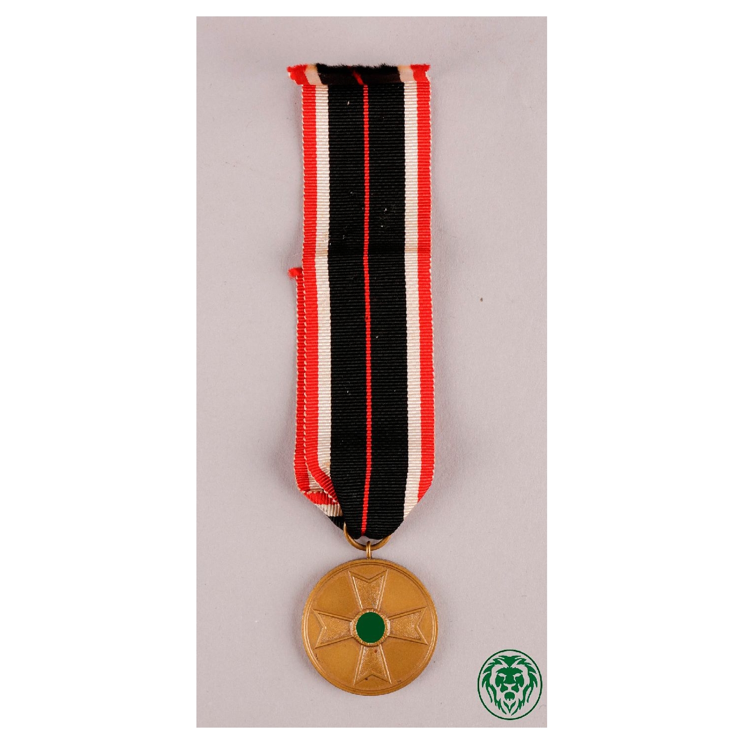 Kriegsverdienstmedaille 1939 am Verleihungsband