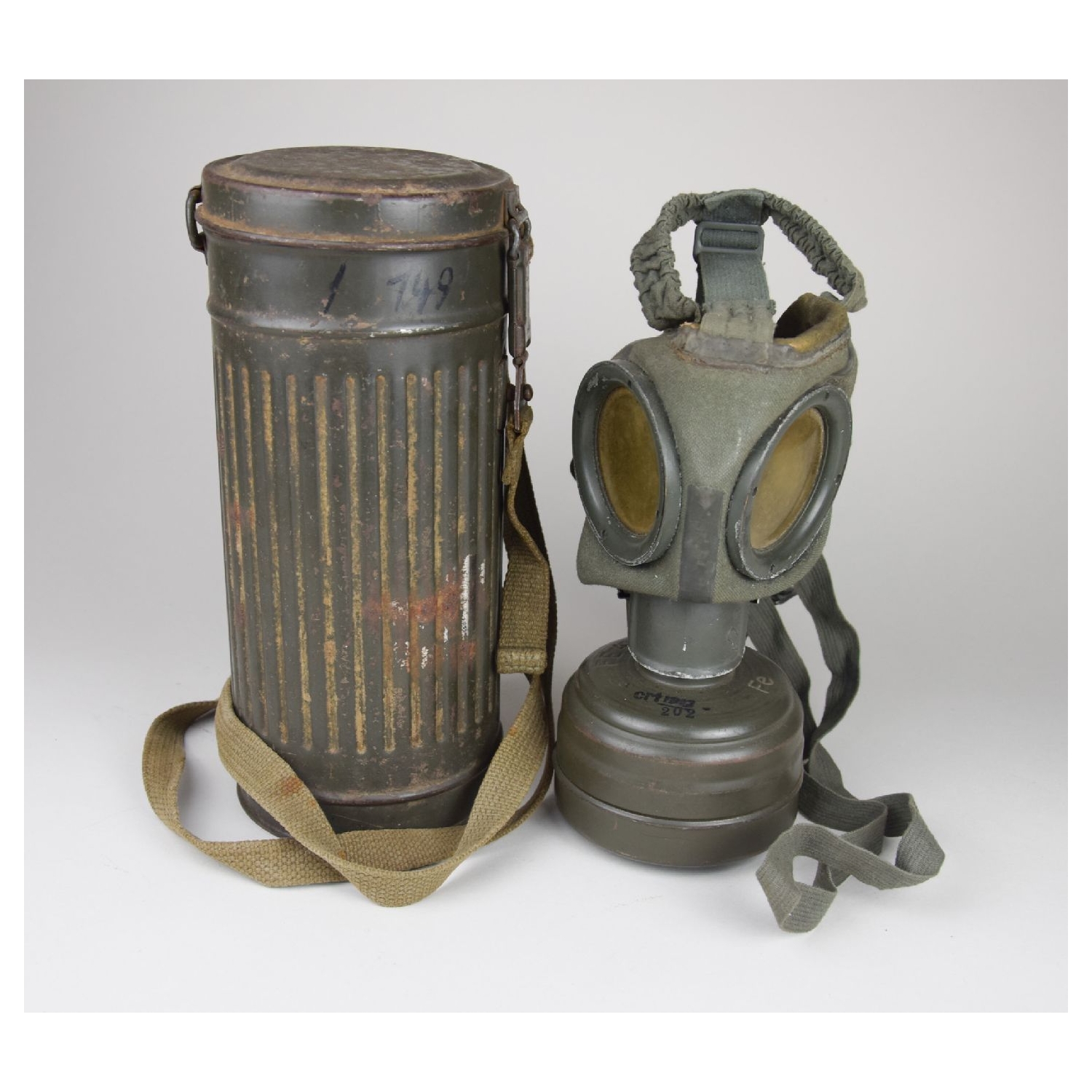 Wehrmacht Gasmaske GM 30 mit Filter FE41 und Tornister