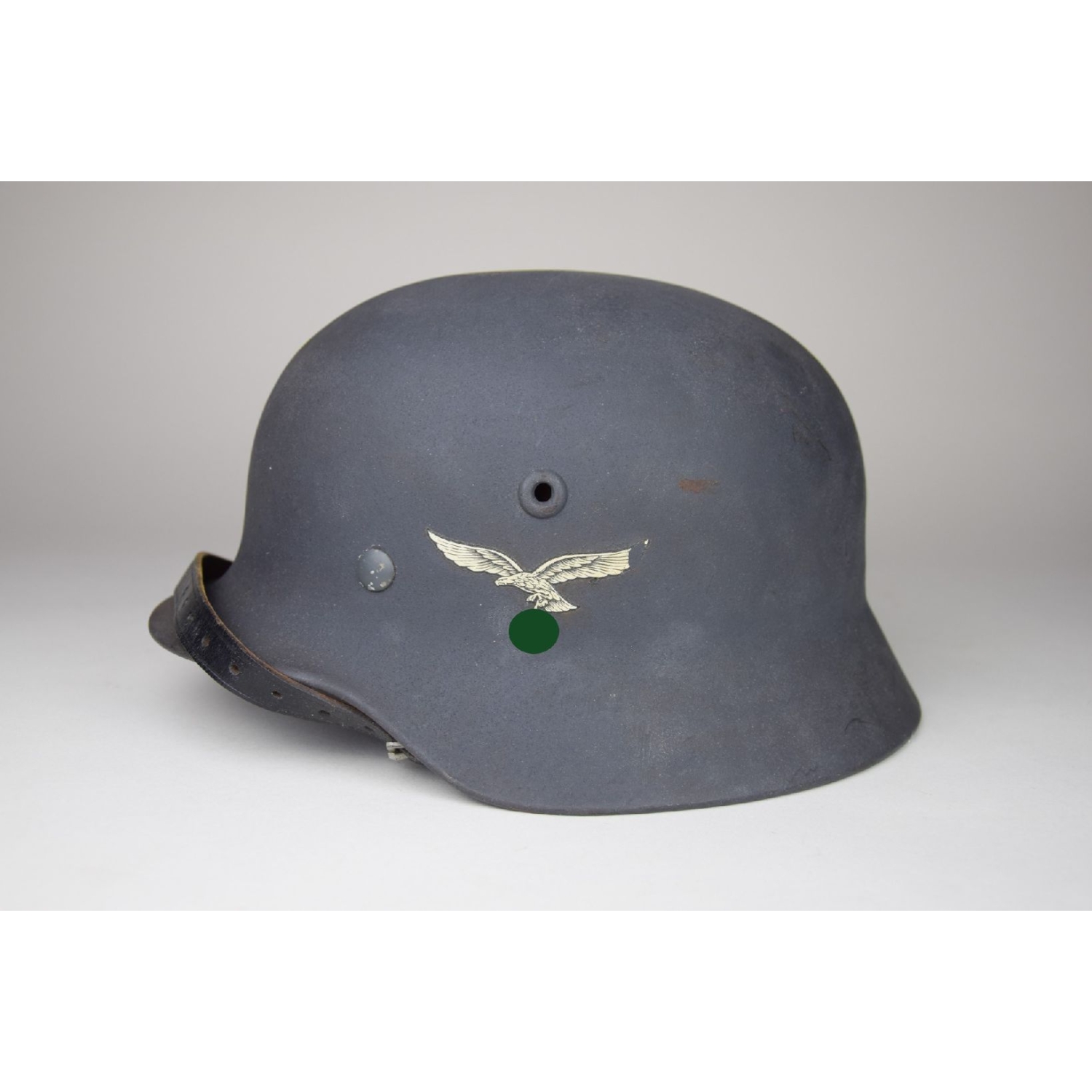 Luftwaffe M40 Stahlhelm Q66 ungetragen Fabrikneu mit Lagerspuren