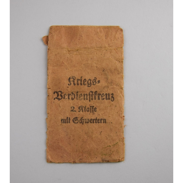 Verleihungstüte zum Kriegsverdienstkreuz 2.Klasse mit Schwertern Foerster & Barth, Pforzheim