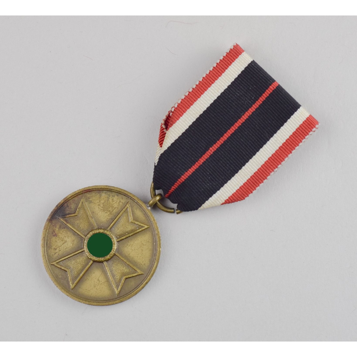 Kriegsverdienst-Medaille 1939 Am Band