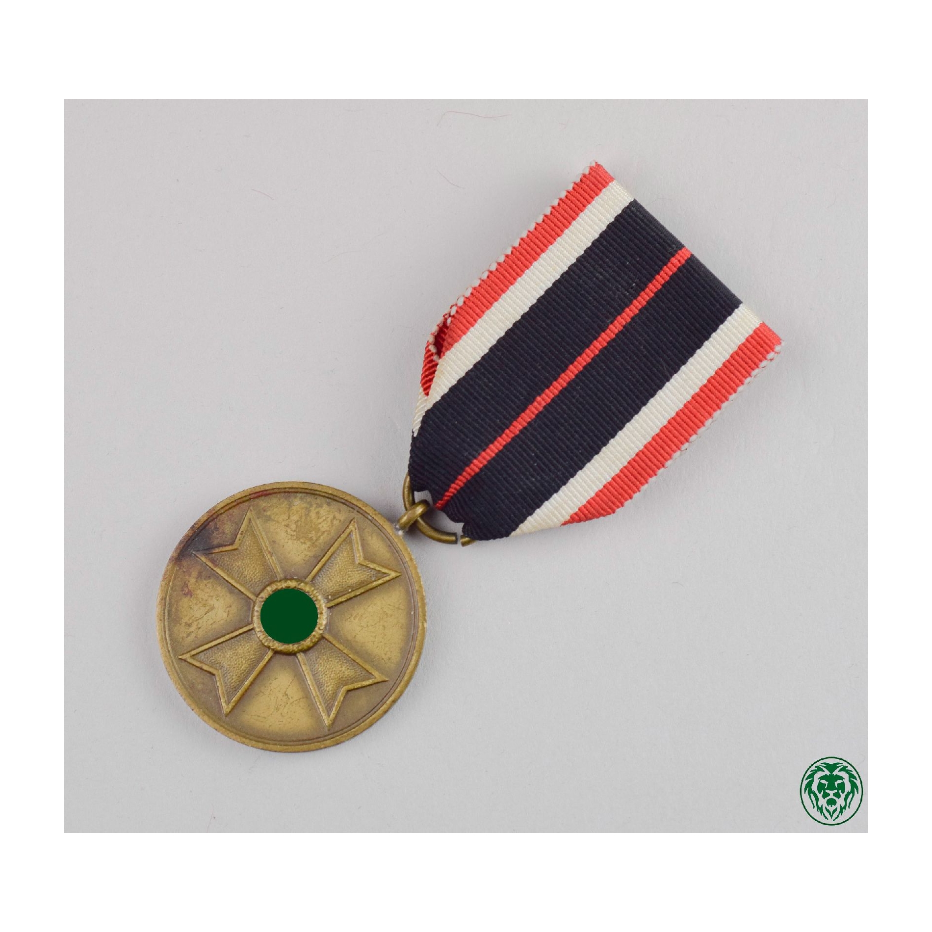 Kriegsverdienst-Medaille 1939 Am Band