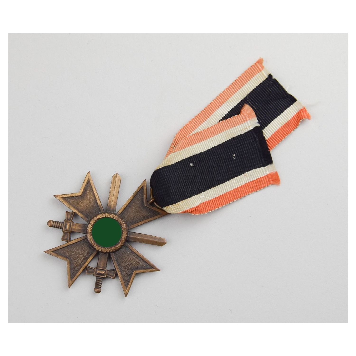 Kriegsverdienstkreuz 2.Klasse 1939 am frühen orangenen Verleihungsband