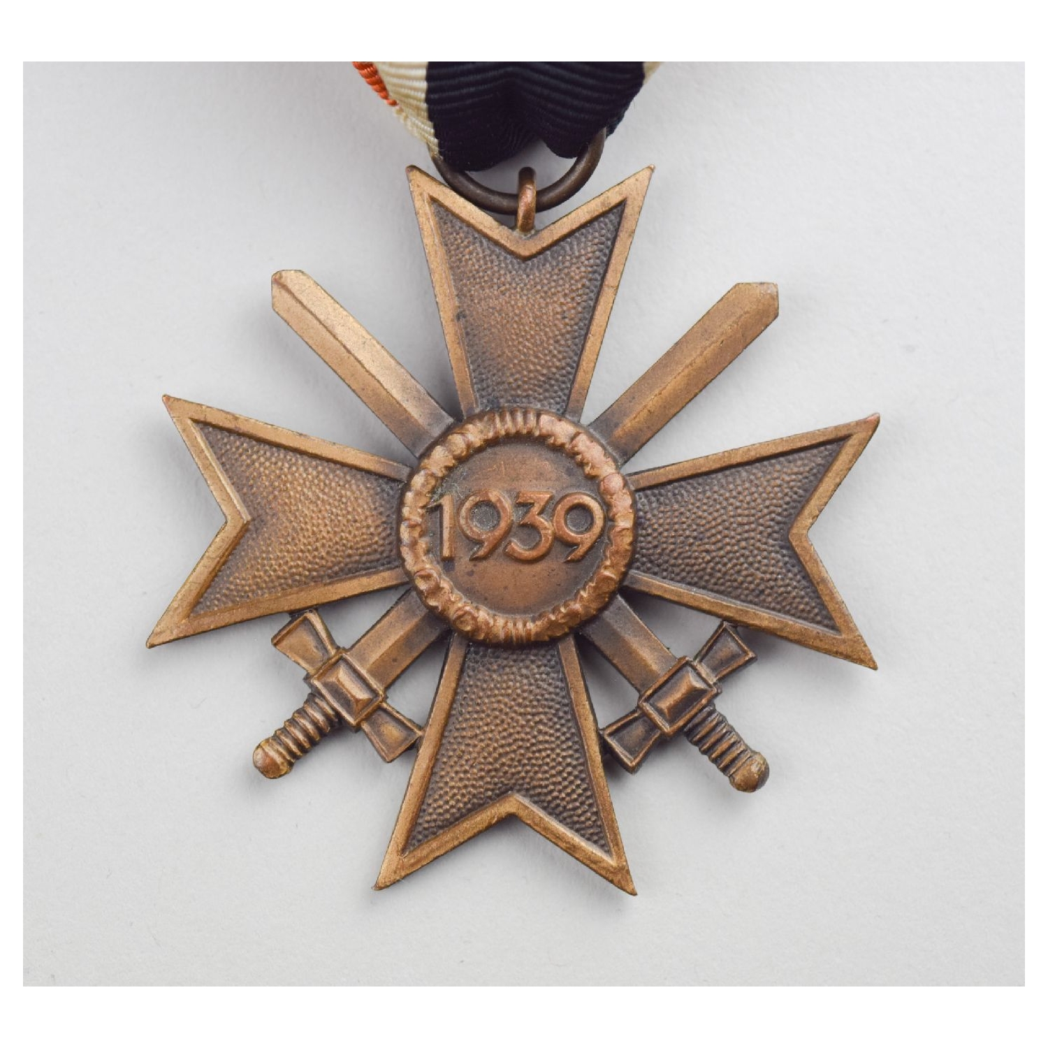 Kriegsverdienstkreuz 2.Klasse 1939 am frühen orangenen Verleihungsband