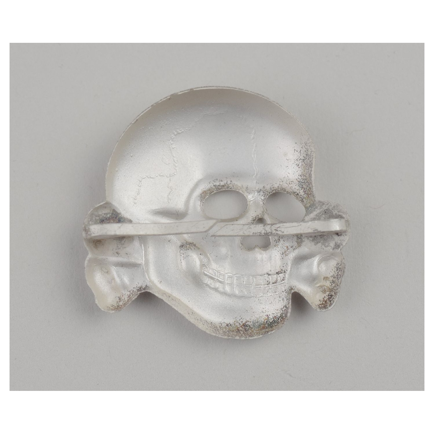 Totenkopf für die SS-Schirmmütze in Aluminium, Mint!