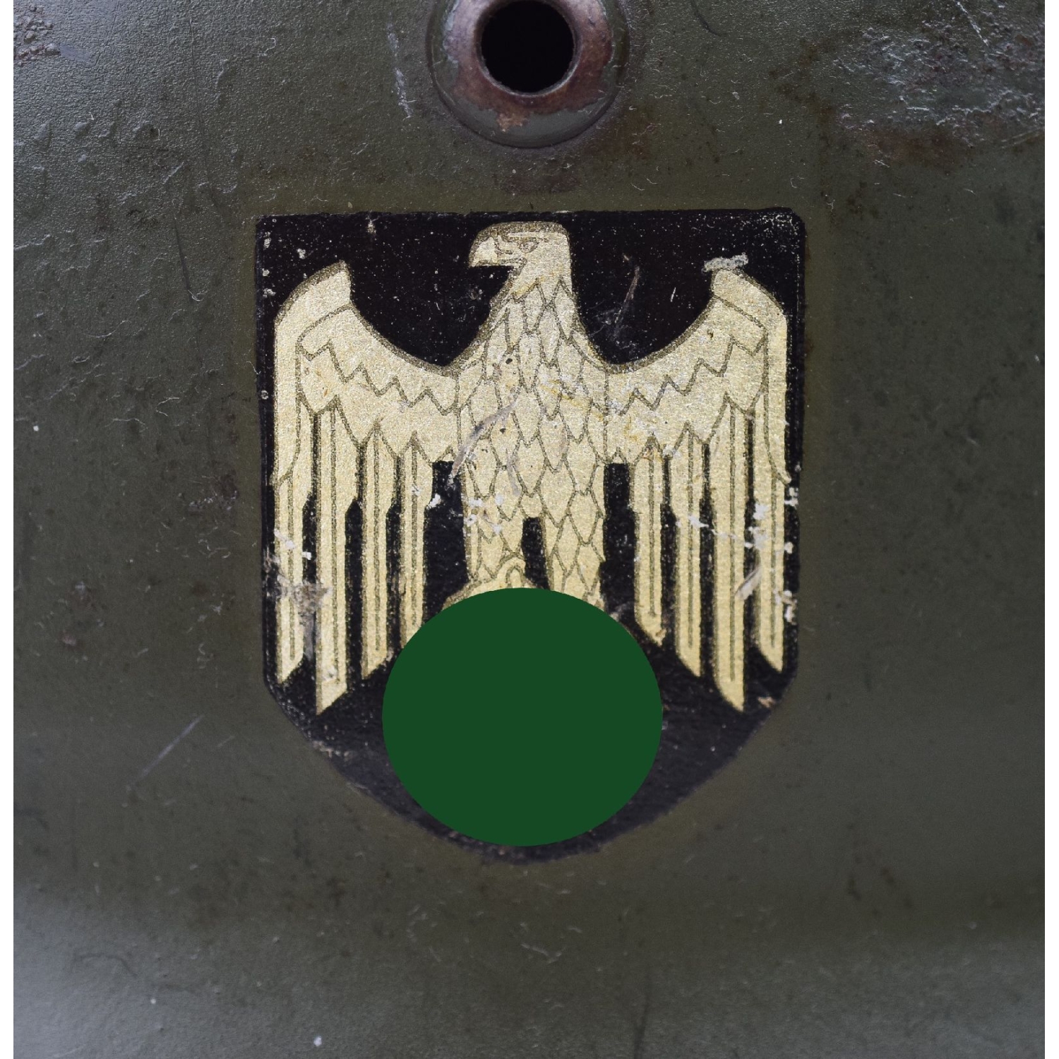 M35 Stahlhelm Q66 der Wehrmacht Doppelemblemer in Apfelgrün