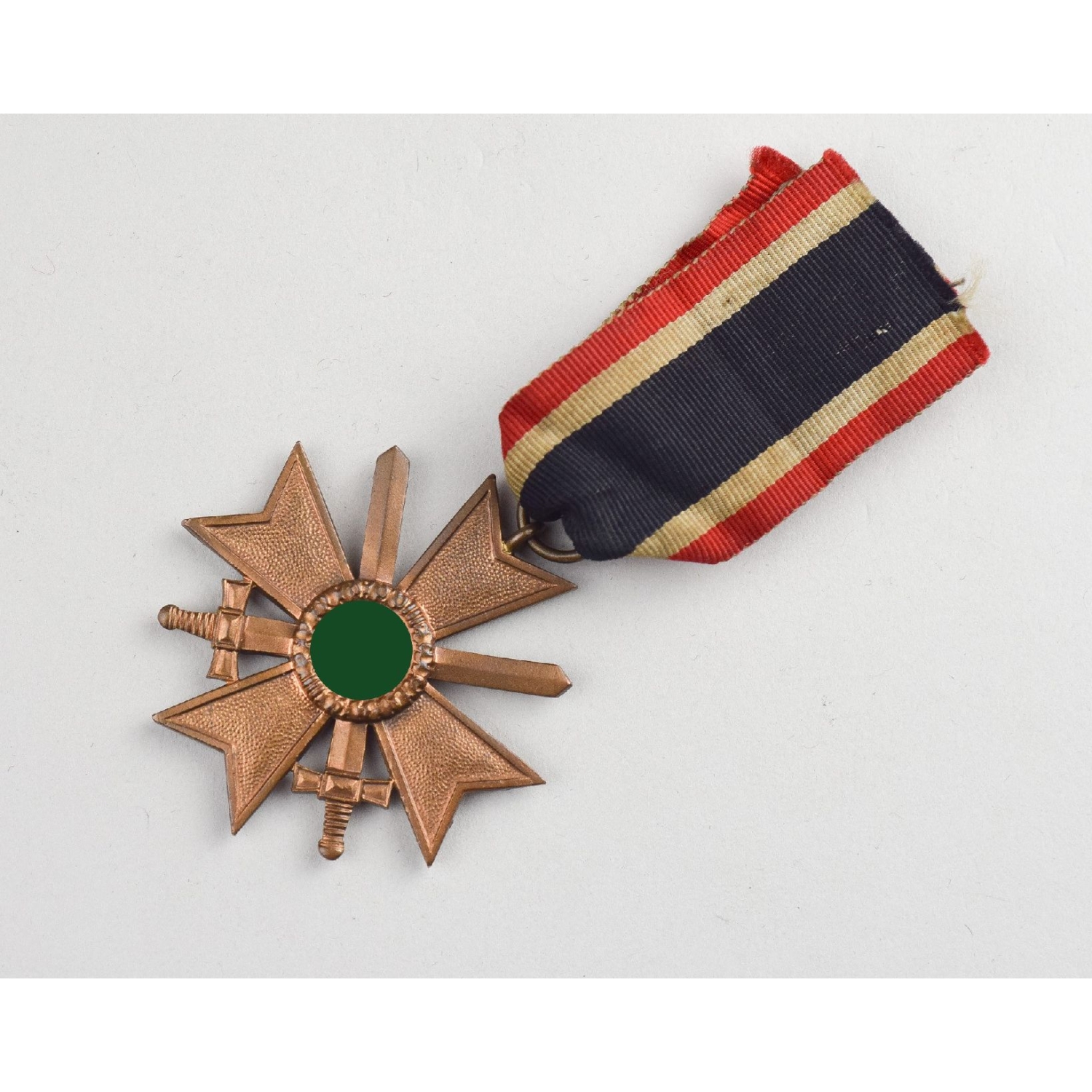 Kriegsverdienstkreuz 2.Klasse 1939 mit Schwertern mit Herst. "100"