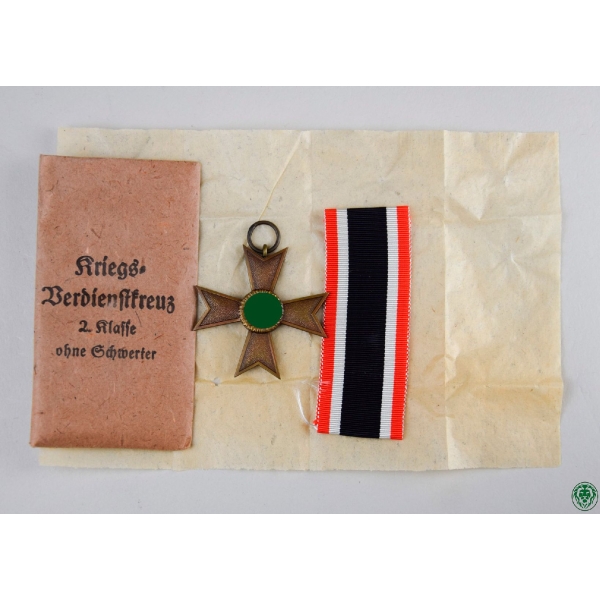 Kriegsverdienstkreuz 2.Klasse ohne Schwerter Herst. Deschler in Tüte mit Wickelpapier, Zustand 1