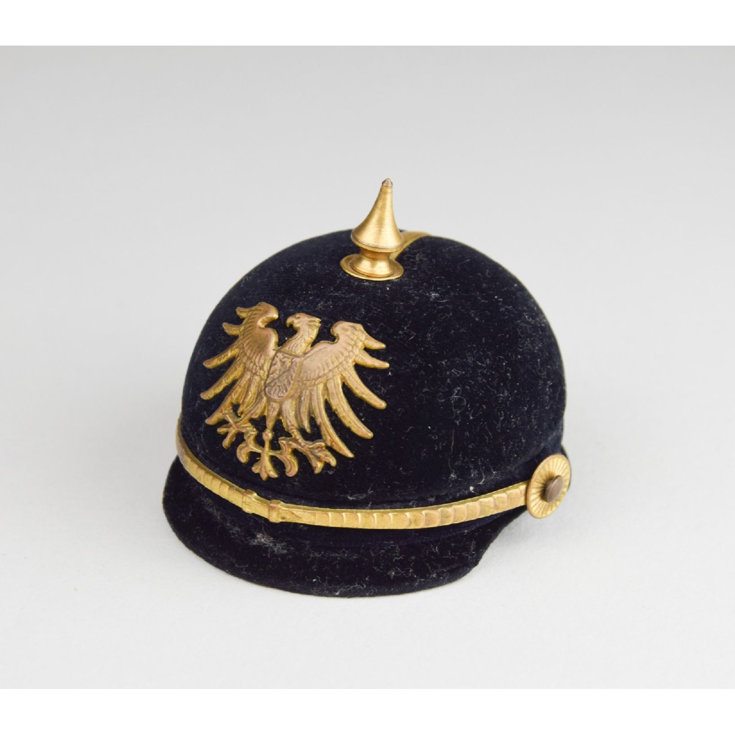 1.Weltkrieg Ring Etui in Form einer Pickelhaube