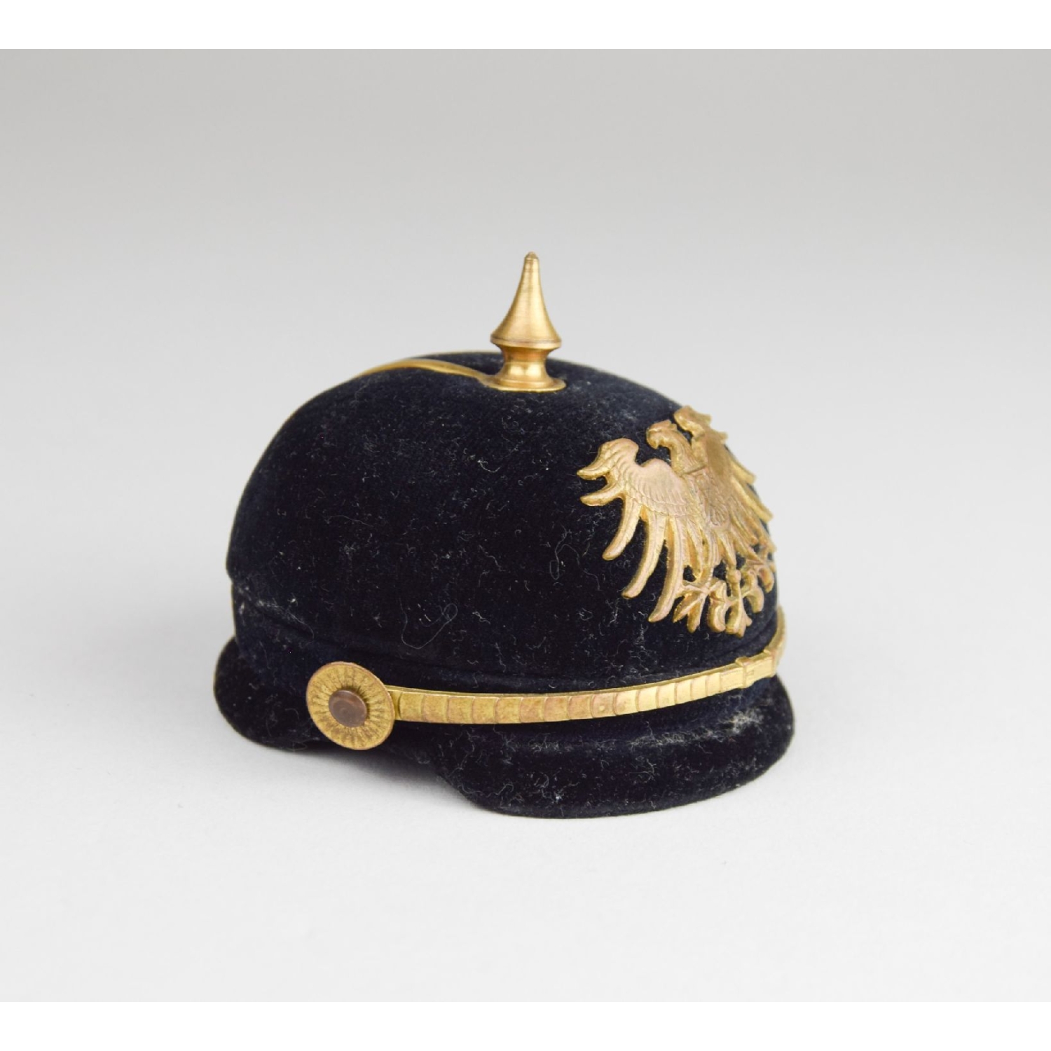 1.Weltkrieg Ring Etui in Form einer Pickelhaube