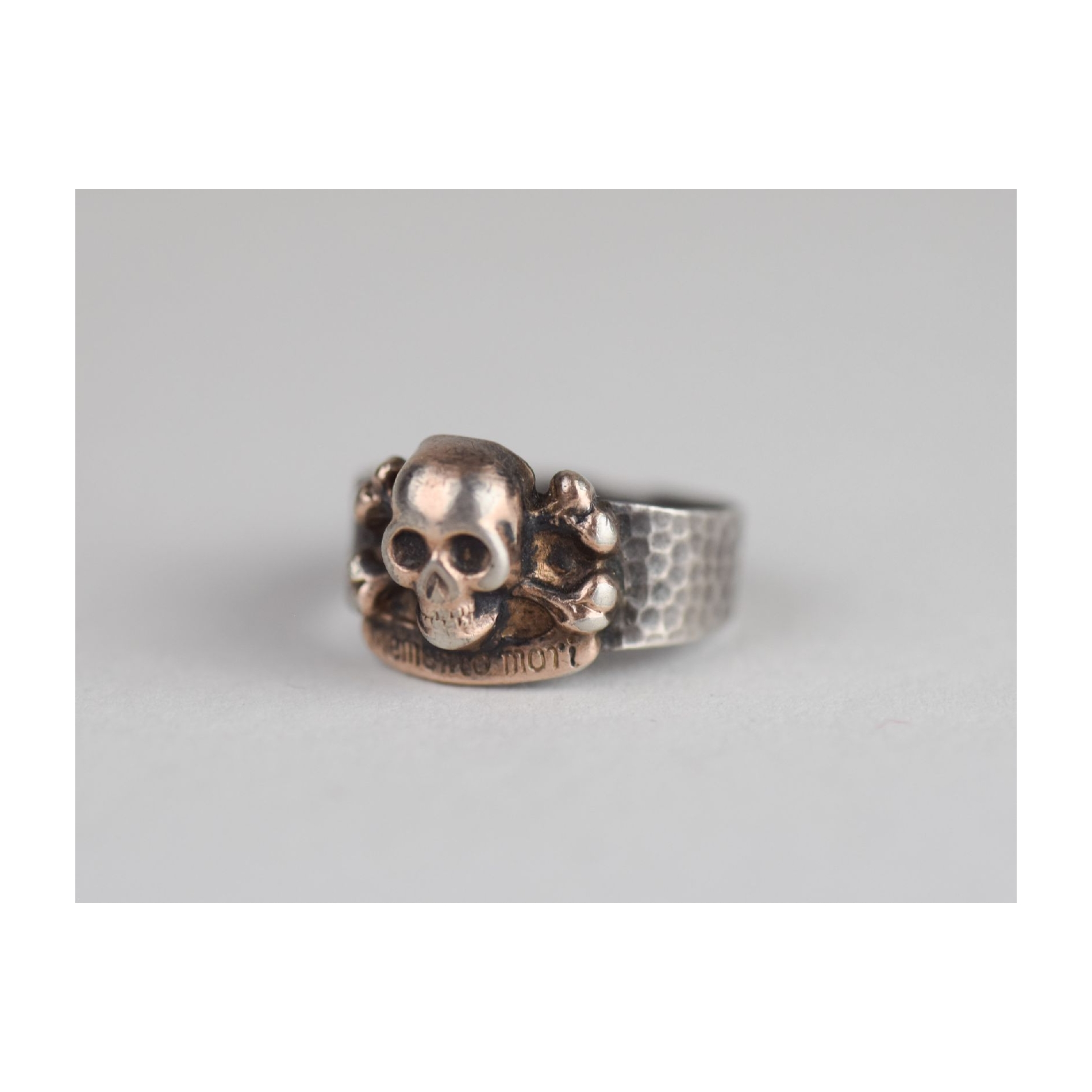 1.Weltkrieg Ring Fingerring mit Aufschrift "Memento Mori"