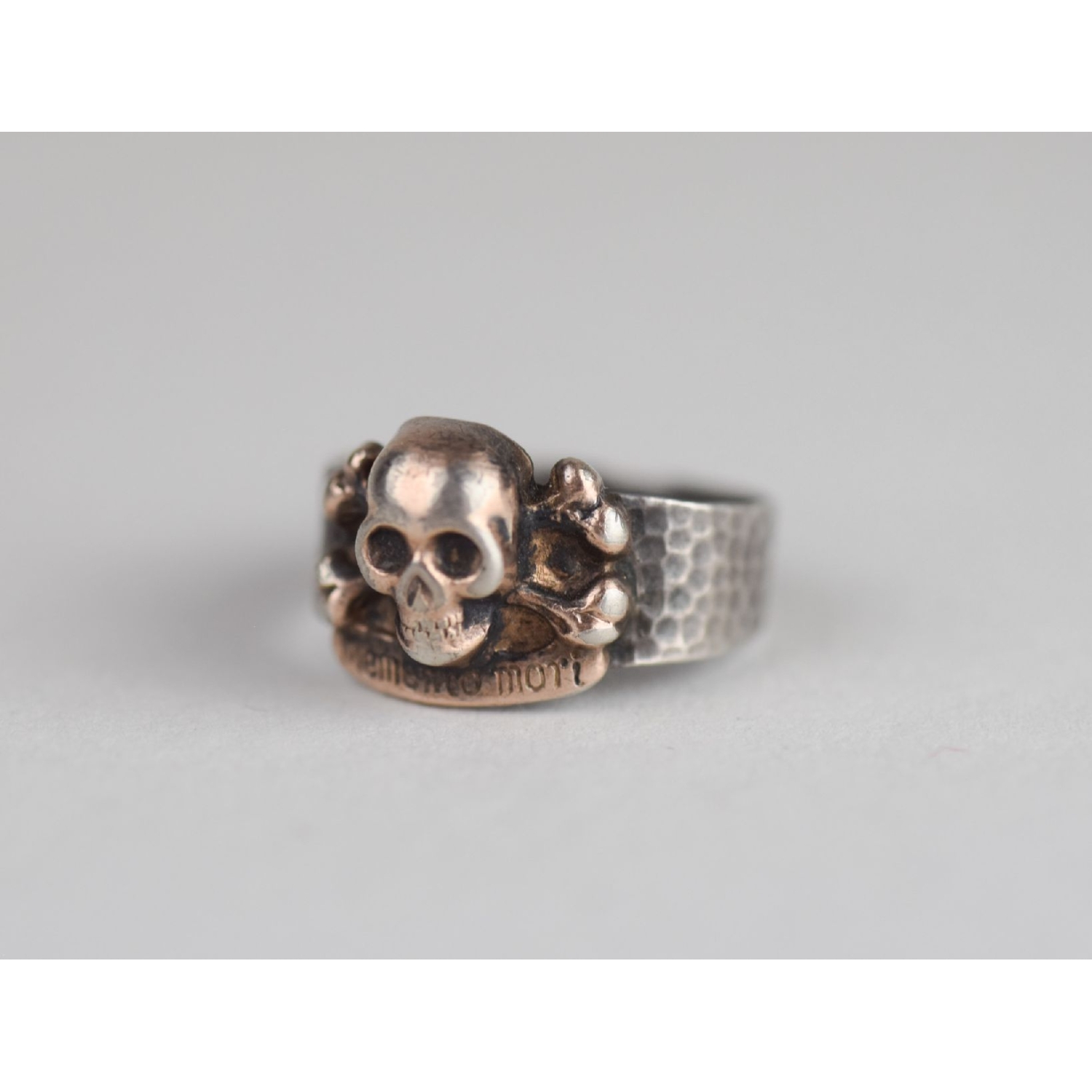 1.Weltkrieg Ring Fingerring mit Aufschrift "Memento Mori"