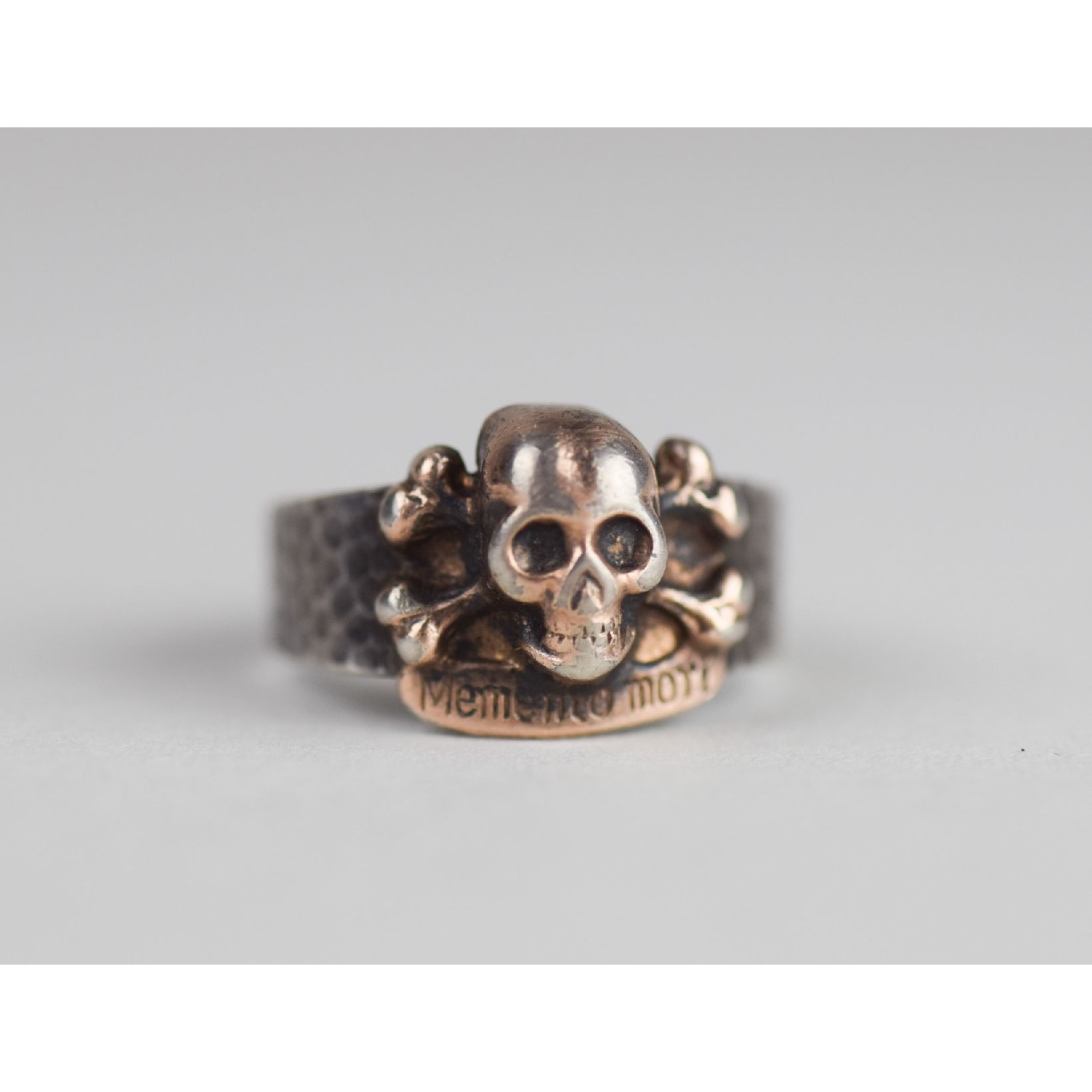 1.Weltkrieg Ring Fingerring mit Aufschrift "Memento Mori"