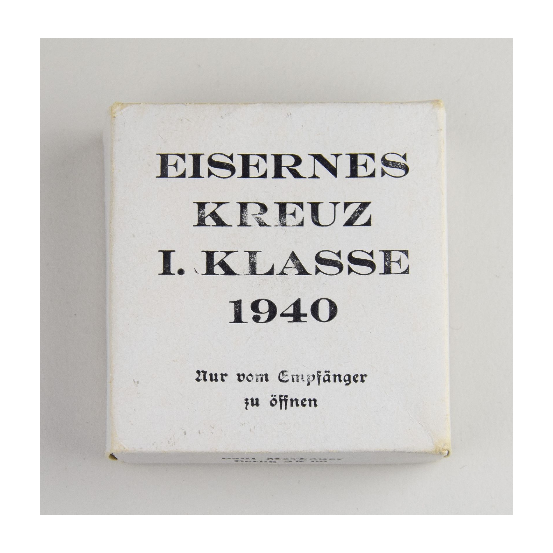 Weißer Umkarton für das Eiserne Kreuz 1.Klasse (1940) Fehldruck Paul Meybauer, Berlin SW68, selten!