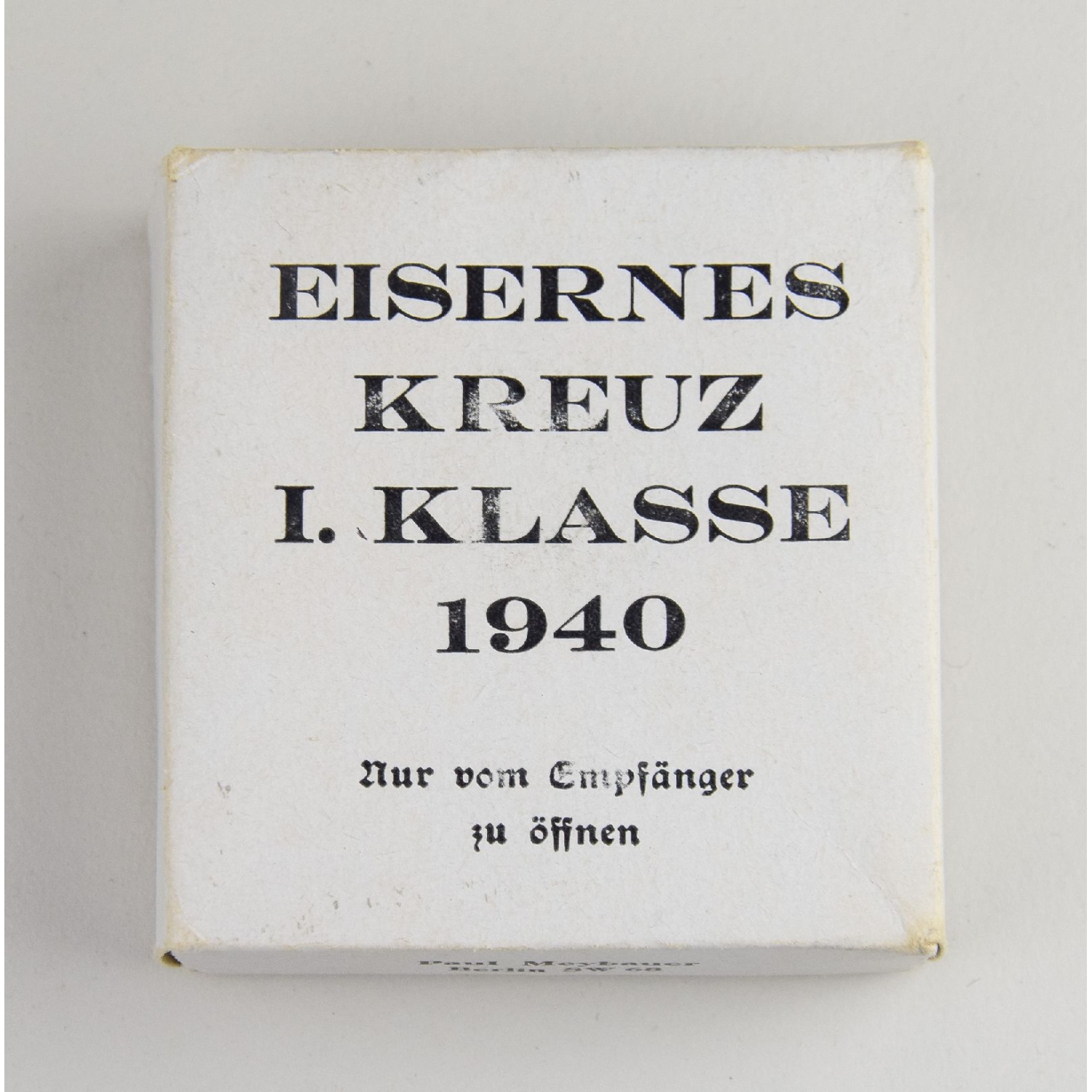 Weißer Umkarton für das Eiserne Kreuz 1.Klasse (1940) Fehldruck Paul Meybauer, Berlin SW68, selten!